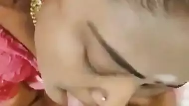 Tamil housewife giving blowjob to lover in hotel
