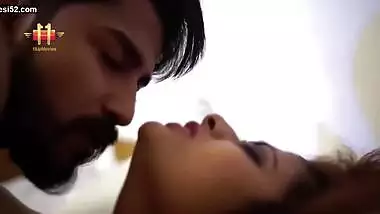 Gali Mein Aaj Chand Nikla 2020 11UpMovies Hindi Short Film 720p 1094872 00:33:19