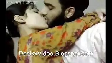 Hot Pakistani Girl And Guy Kissing