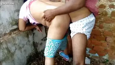 Desi hot bhabi doggy style fucking outdoor