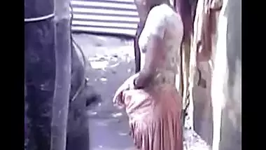 Desi village girls outdoor bath scene leaked by voyeur