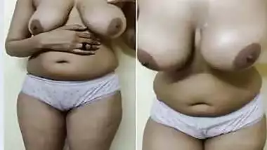 Today Exclusive-Desi Girl Showing her Big Boo...