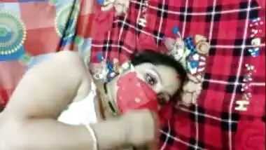There's nothing better for Desi slut than giving a handjob to husband