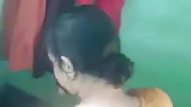 Desi wife’s nude bathing and his devar recording secretly