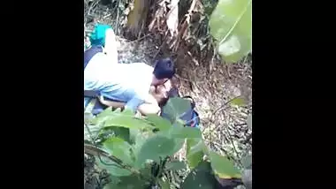 Newly wed pair have a fun outdoor sex on their honeymoon