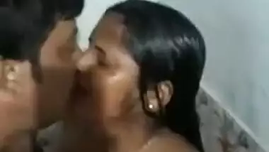 Desi bahbi bath video