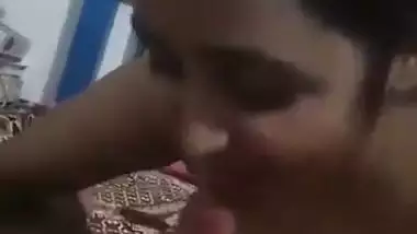 Sexy naked wife sucks her shauhar’s dick in Pakistani porn