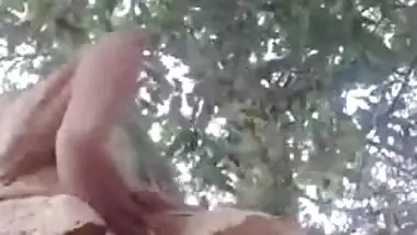 Desi Girl Outdoor Pussy showing