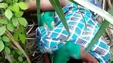 Dehati lovers having sex in a grass field