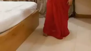 Huge Boobs In Indian Bbw And Ass In Red Saree Musical Video