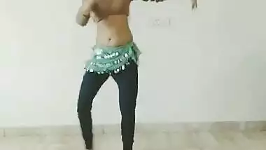 cute desi abbe with sexy naval dancing