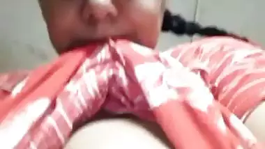 Bangladeshi MILF showing big boobs viral video