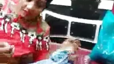 Desi slut nude MMS video captured by her client