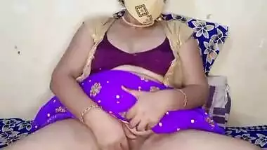 Desi Bhabhi fingering her pussy