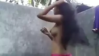 BANGLADESI SEXY BABE SHOOTS HERSELF BEFORE TALKING BATH FULL VIDEO