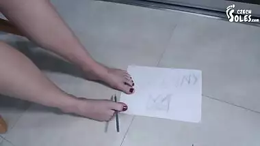 Teen foot model writing and drawing with her bare feet (BIG feet, foot teasing, teen feet, soles)