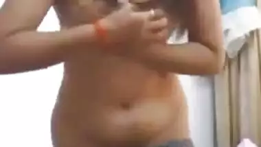 Indian girl showing body