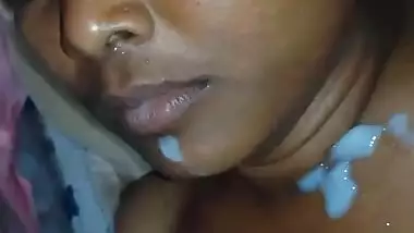 Neighbor aunty giving blowjob in Tamil sex video