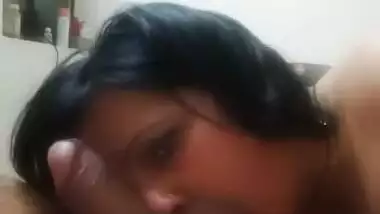 Newly-married Desi couple blowjob sex MMS