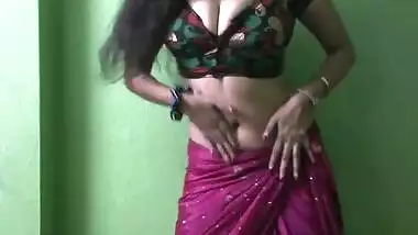 Horny Bhabhi having perfect asest Showing her erotic dancing and her big boobs