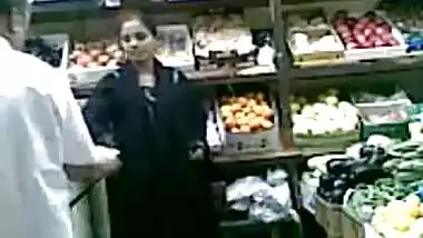 Hot Bhojpuri speaking aunty having sex at the grocery store