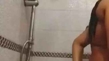 Sexy Lankan Tamil Girl Bathing