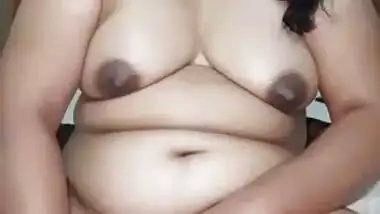 Dick hungry south Desi aunty dildoing with veggie XXX sex on video
