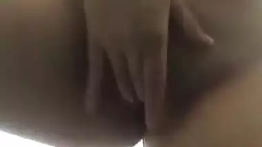 Desi girl showing herself (old)