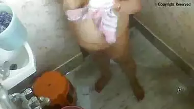 Naked busty bengali aunty bathing video caught