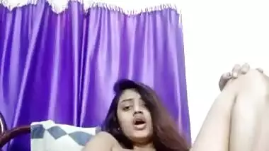 Desi Beautiful Girl with Green Bangles Nude Selfie Pussy Fingering