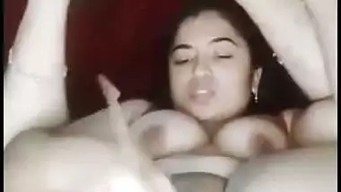Horny sexy bhabhi fingering her hot pussy
