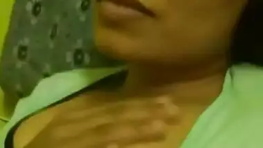 desi babe in salwar top hot boob and pussy rubbing show