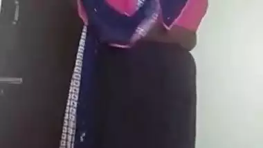 Man behind camera films sex video of Desi mom who puts the sari on