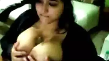 Teen Girlfriend From Mumbai Plays With Herself During Sexchat