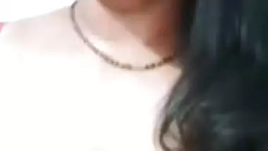 Live XXX show of curvy Desi chick demonstrating her cunt and tits