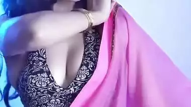 DESI DESIRE BABE SEXY HOT AND SIZZLING IN SAREE