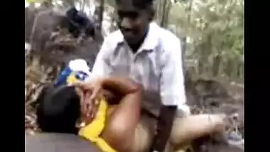 Tamil outdoor sex video of mature village bhabhi fucked by neighbor