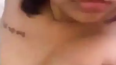 Hot Chubby Indian Bhabhi Exposing Nude