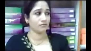 Desi Aunty Fooling Around With Her Lover In The Shop