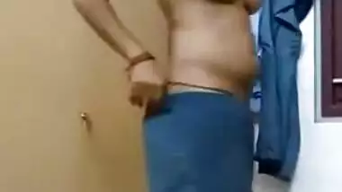 Admire this Tamil girl’s nude big boobs show on selfie cam!