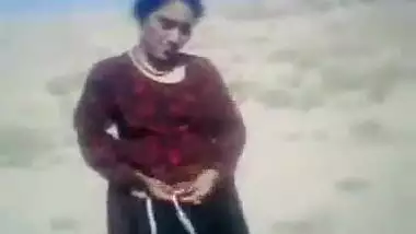 Hot Kashmiri Girl Fucked Hard In Open By Elder Sister’s Hubby