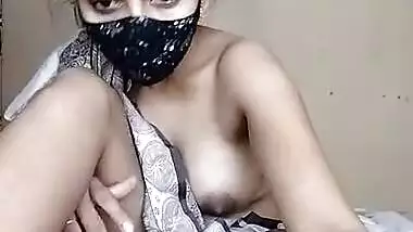 Hot Bhabhi Wearing A Saree Show Her Body On Web Cam