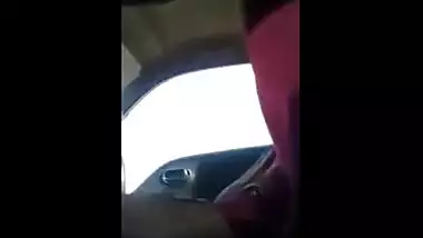 Pakistani bhabhi romancing with her car driver