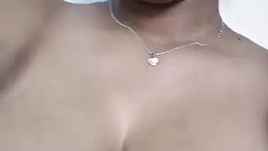Desi cute aunty showing her big boobs