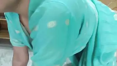 Xxx Indian desi Village kaamwali ko jhooth bol ke uski mazee se gaand Mari lund ko uske muh main pel dala roleplay gaand mari