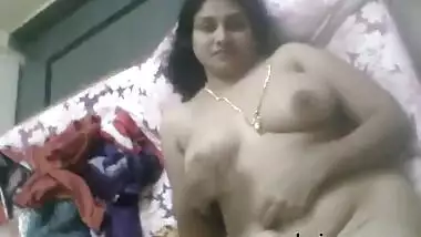 Indian Mallu Housewife Pressing Juicy Big Tits Masturbating Desi Porn Video