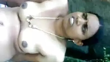 Telugu bitch nude show outdoors for her client