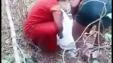 Village aunty is caught fucking outdoor with brother of hubby, leaked Desi mms