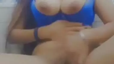 Beautiful desi hot girl fingering