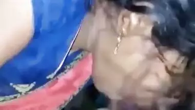 Bhabhi have no idea about how to give Blowjob
